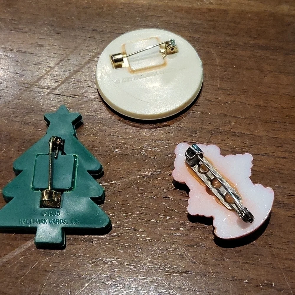 Set of 3 vintage pins
